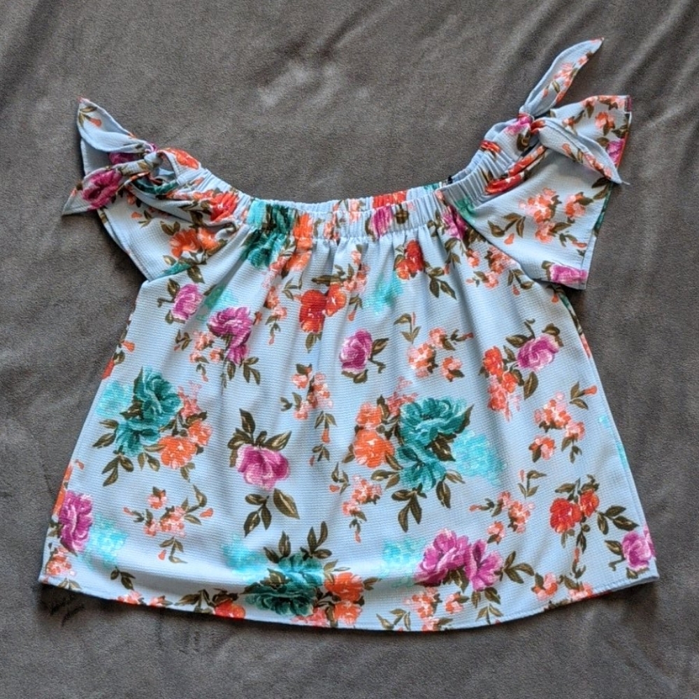 Junior's off the shoulder top